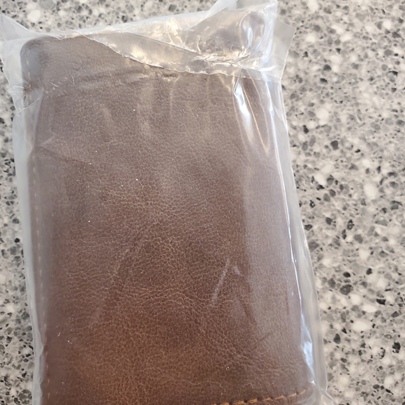 Elegant Brown Leather Card Holder - Picture 8 of 8